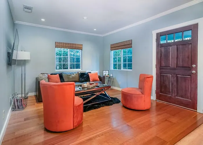 Stylish 2 Bed & 2 Bath At The Heart Of Hollywood With Free Parking - One Car Only