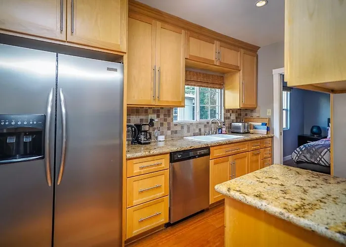 Stylish 2 Bed & 2 Bath At The Heart Of Hollywood With Free Parking - One Car Only