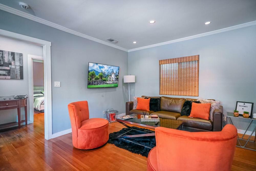 Stylish 2 Bed & 2 Bath At The Heart Of Hollywood With Free Parking - One Car Only Appartamento